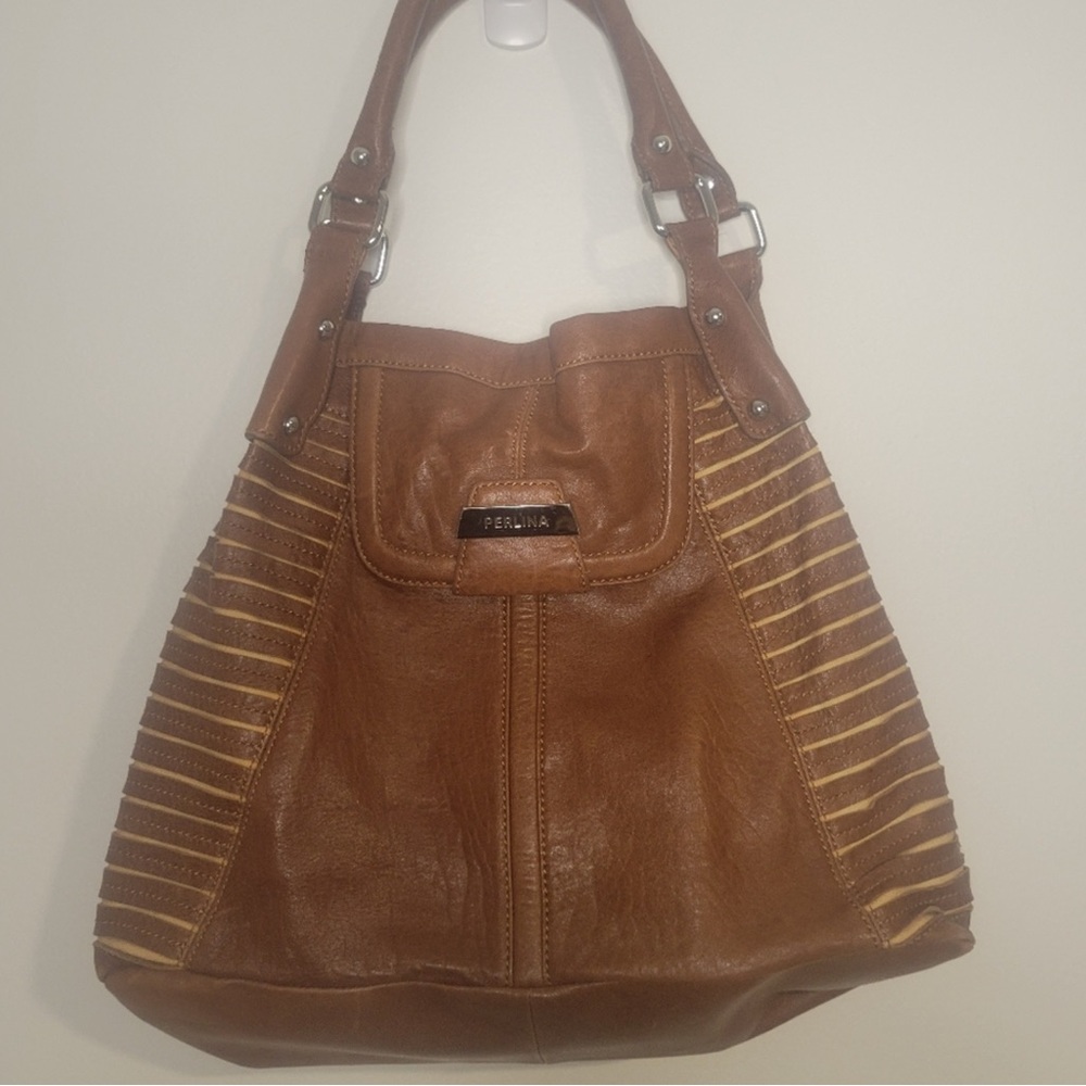 Perlina leather handbag purse in Camel Tan. Soft leather with secret pockets. 😃